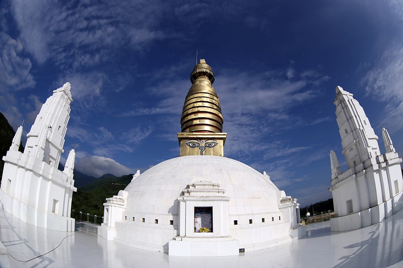 Đại Bảo tháp Mandala được xây dựng theo phong cách kiến trúc Ấn Độ