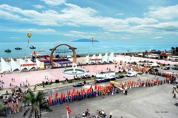 Quảng trường Bình Minh nơi biển Cửa Lò