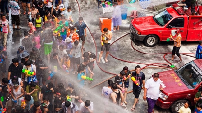 Tưng bừng lễ hội té nước Songkran ở Thái Lan