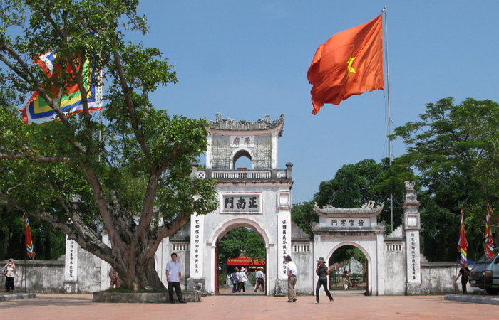 Điểm cuối hành trình khách du lịch sẽ đến thăm viếng thắp hương tại Đền Trần - Nam Định