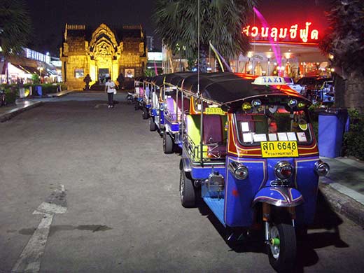 Xe tuk tuk - phương tiện di chuyển phổ biến ở Thái Lan