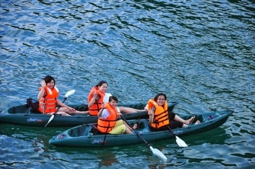 Chèo thuyền Kayak khám phá biển đảo