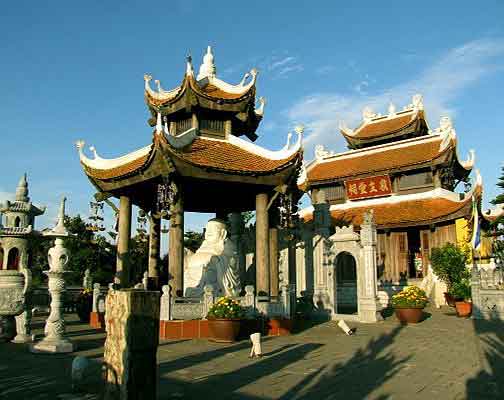 Đền Bà Chúa Thượng Ngàn