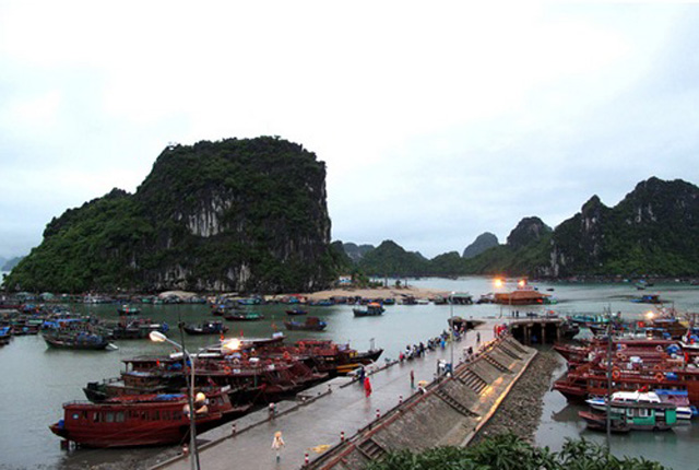 Cảng Cái Rồng ra đảo Quan Lạn