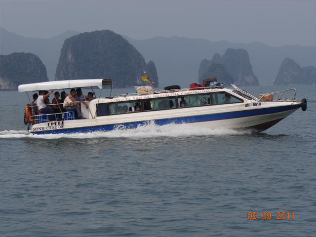 Tàu cao tốc ra đảo Quan Lạn