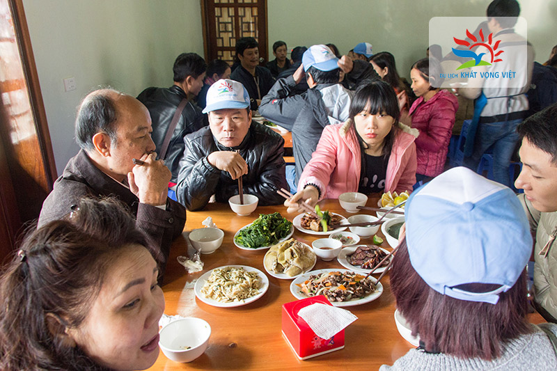 Bữa trưa với những món đặc sản của vùng cao Hà Giang
