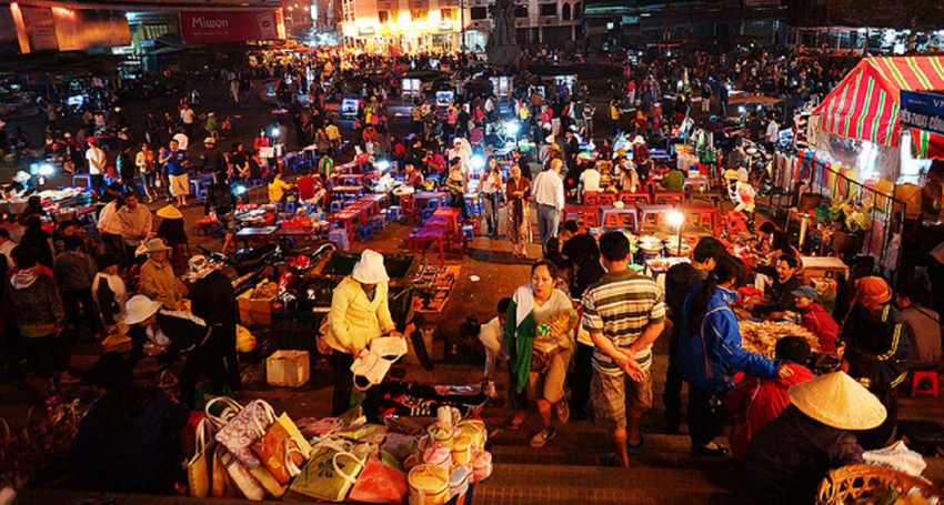 Chợ đêm nổi tiếng và cũng nhiều phản ảnh của du khách về tình trạng chặt chém