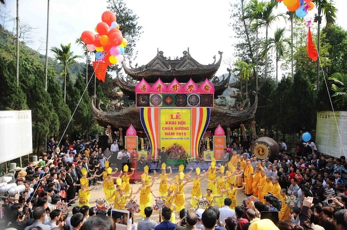 Lễ khai hội Chùa Hương