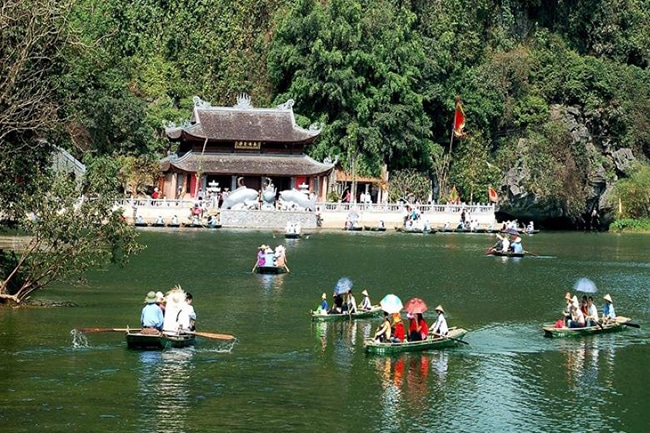 Có nhiều cách di chuyển đến chùa Hương bạn có thể tham khảo