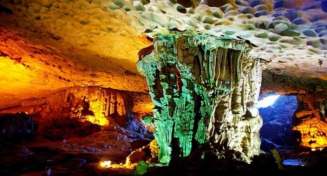 Động Thiên Cung - hang động đẹp nhất vịnh Hạ Long