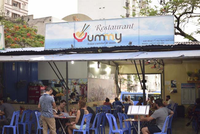 Yummy Restaurant là một địa điểm nhà hàng bình dân được đông đảo khách hàng lựa chọn ghé tới 
