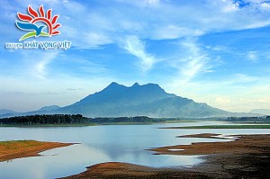 Núi Tản Viên - Ba Vì đứng sừng sững giữa đất trời