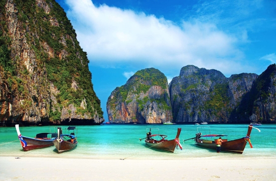 Đảo Phuket nguyên sơ với bãi biển xanh ngắt