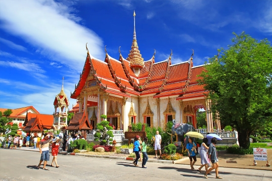 Wat Chalong với kiến trúc mái Thái đặc trưng