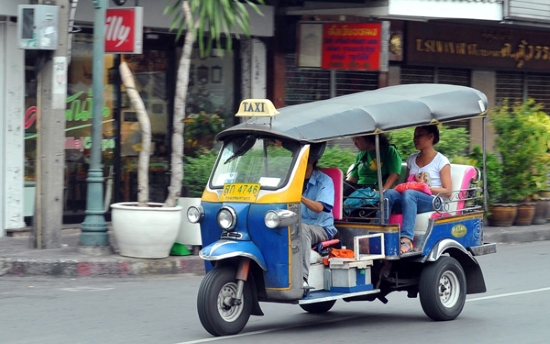 Xe Tuk Tuk - phương tiện đặc trưng khi di chuyển tại Thái Lan