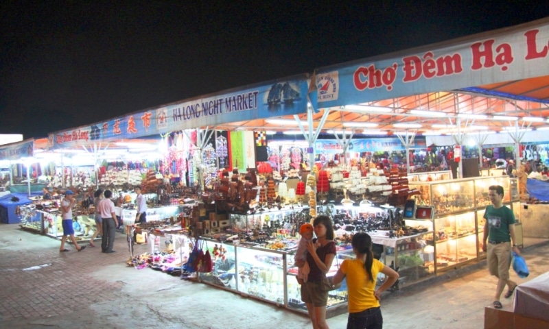 Chợ đêm Hạ Long
