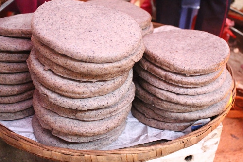 Bánh tam giác mạch- món ăn độc đáo làm từ hoa tam giác mạch