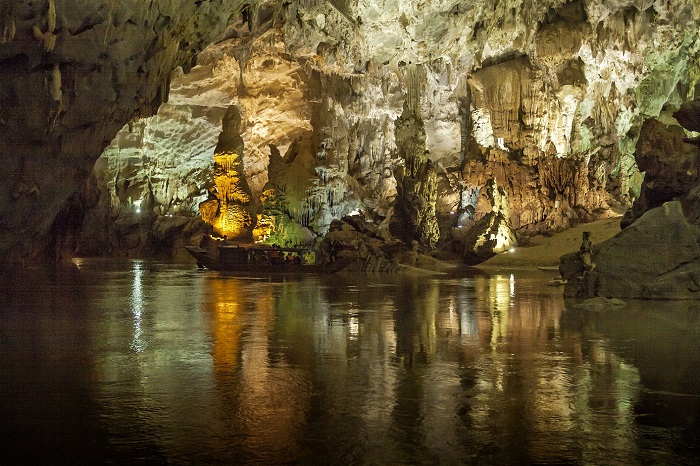 Động Phong Nha chứa nhiều hệ thống sông ngầm tại Quảng Bình