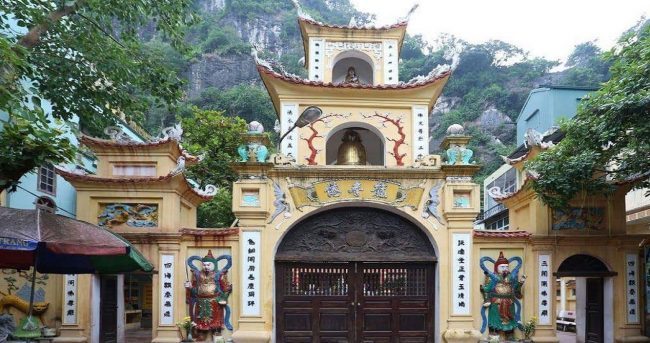 Cổng Tam Quan của chùa Long Tiên
