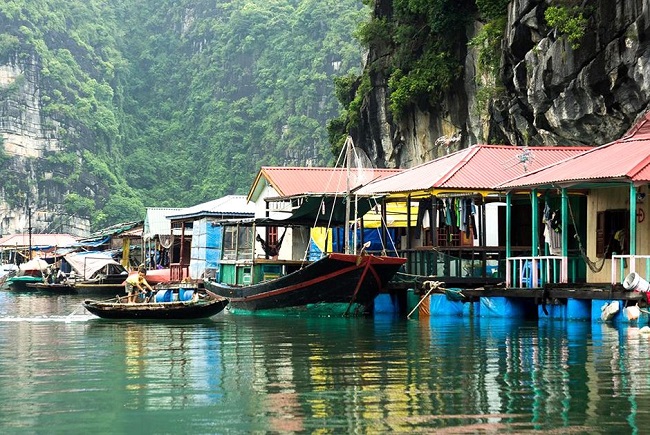 Làng chài Ba Hang là nơi sinh sống của hơn 100 hộ dân