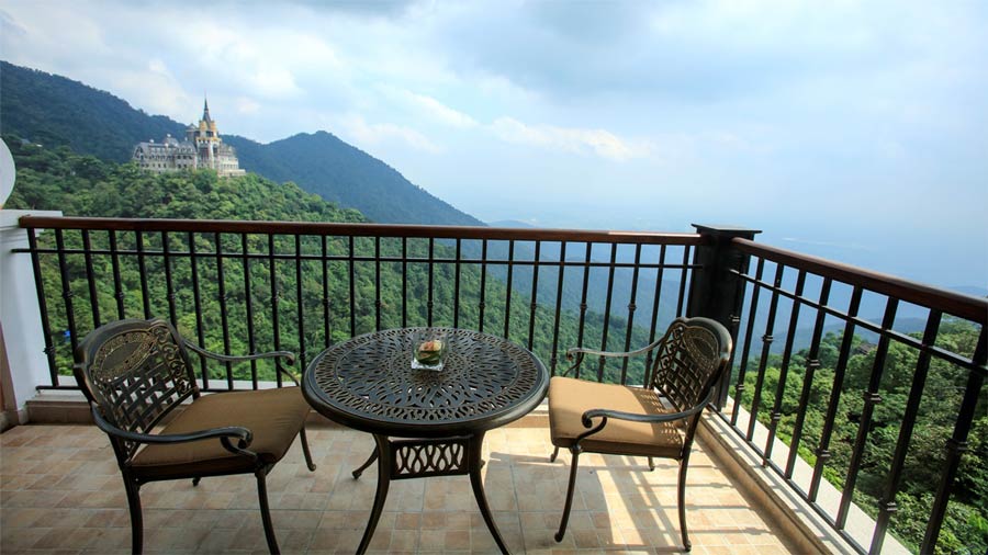 Từ Grand Suite, du khách có thể thưởng thức vẻ đẹp hùng vĩ của toàn cảnh núi rừng Tam Đảo.