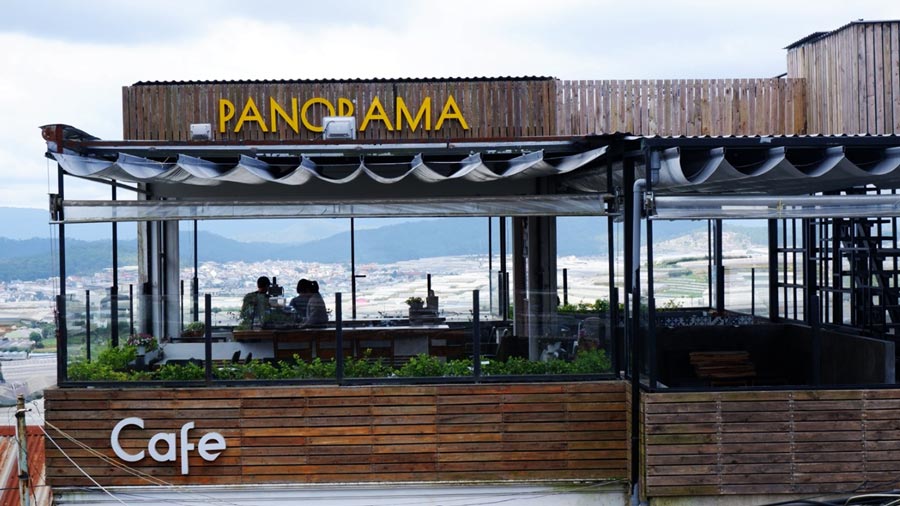 Cafe Panorama Đà Lạt - Quán Cafe lơ lửng giữa trời, view nhìn cao, ánh sáng lung linh