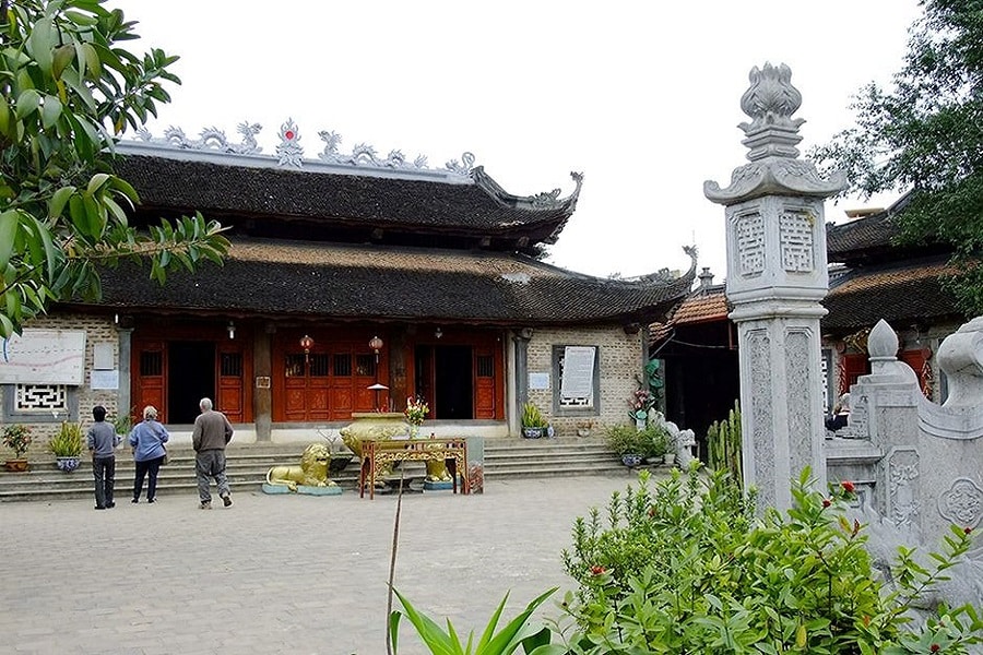 Mặt chính của đền Cấm Sơn Linh Hà Giang