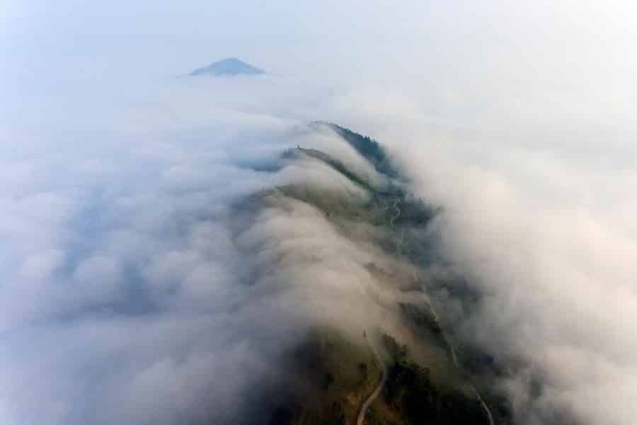 Con đường mây tại đỉnh Chiêu Lầu Thi