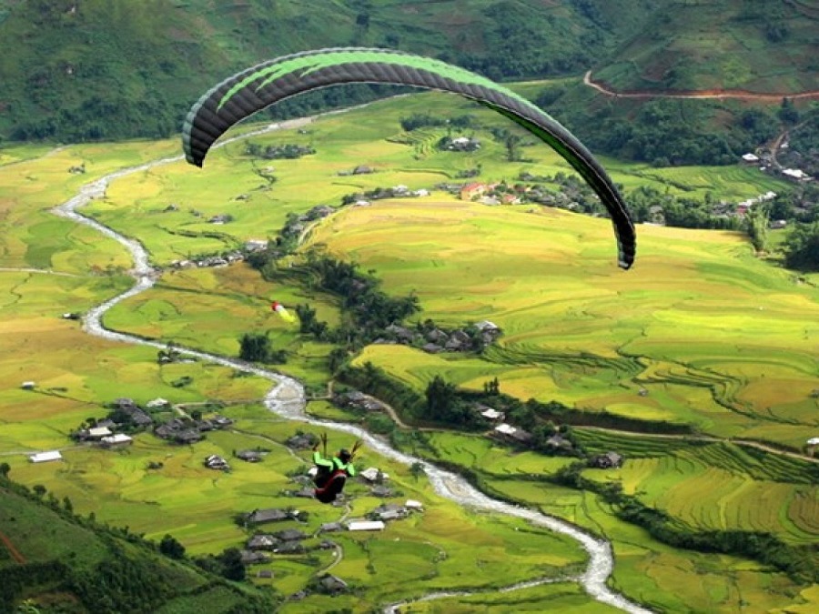 Nhảy dù từ đèo Khau Phạ