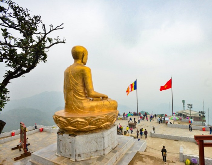 Bức Tượng Phật Hoàng Trần Nhân Trông bằng đồng khổng lồ