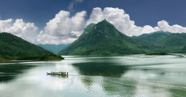 Hồ Pá Khoang là địa điểm du lịch nổi tiếng ở Điện Biên