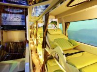 Bạn có thể lựa chọn xe khách hoặc limousine để lên Điện Biên Phủ