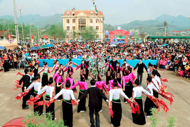 Lễ hội hoa ban là sự kiện mang tính thương hiệu của du lịch Điện Biên với nhiều hoạt động, chương trình đặc sắc