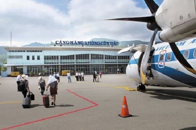 Để đi máy bay đến Côn Đảo bạn cần một chuyến trung chuyển đến Thành phố HCM hoặc Vũng Tàu