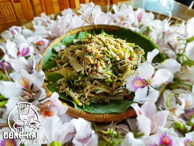 Món rau hoa Ban độc đáo là đặc sản Điện Biên được nhiều du khách yêu thích