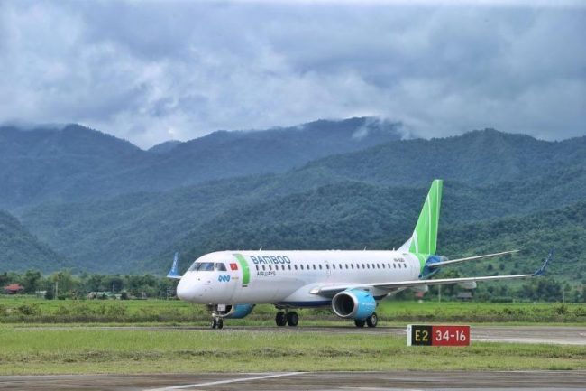 Tháng 10 năm 2021, hãng hàng không Bamboo Airways trở thành hãng hàng không thứ 2 khai thác tuyến Hà Nội - Điện Biên
