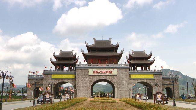 Cổng Tam Quan vững chãi nguy nga