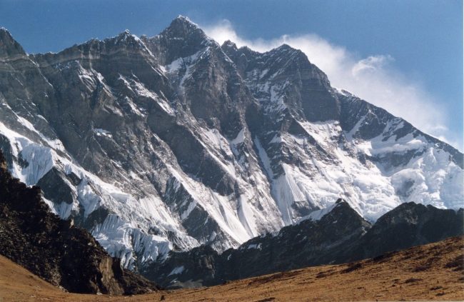 Lhotse xếp vị trí thứ 4 trong số những đỉnh núi cao nhất thế giới hiện nay