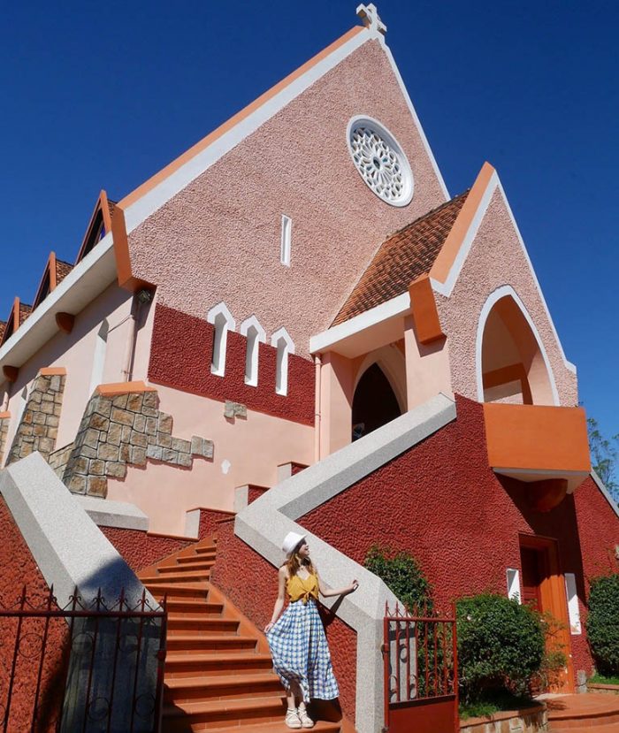 Nhà thờ Domaine De Marie là địa điểm check in nổi tiếng ở Lâm Đồng