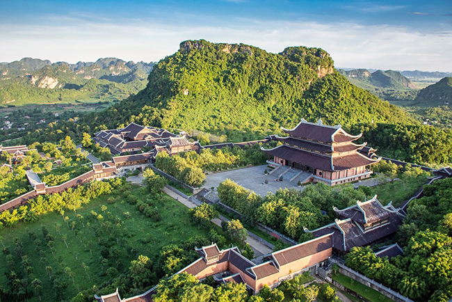 Chùa Bái Đính là một quần thể chùa lớn với nhiều kỷ lục châu Á