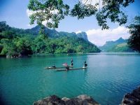Hồ Ba Bể là hồ nước ngọt lớn nhất Việt Nam