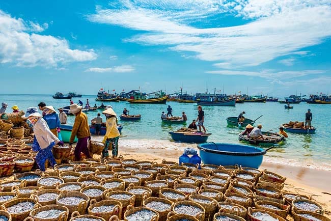 Làng chài Mũi Né là hình ảnh yên bình của một làng chài thuần chất xứ biển Việt Nam