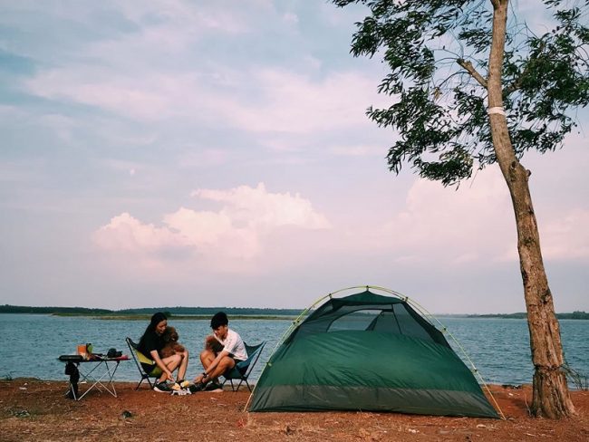 Cắm trại ven hồ Trị An