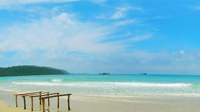 Đảo Cô Tô Con cách Cô Tô Lớn chừng 1km, đây là nơi sở hữu bãi biển đẹp nhất trong quần đảo du lịch Cô Tô