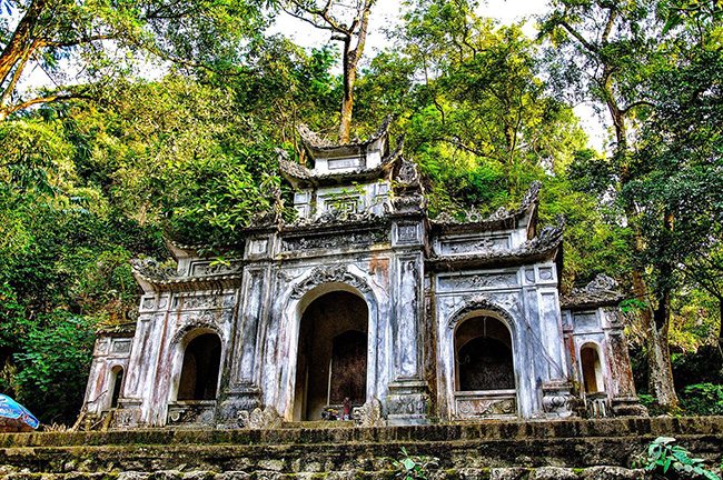 Chùa Cô Tiên là một ngôi chùa linh thiêng và được nhiều du khách ghé thăm mỗi khi tới Sầm Sơn