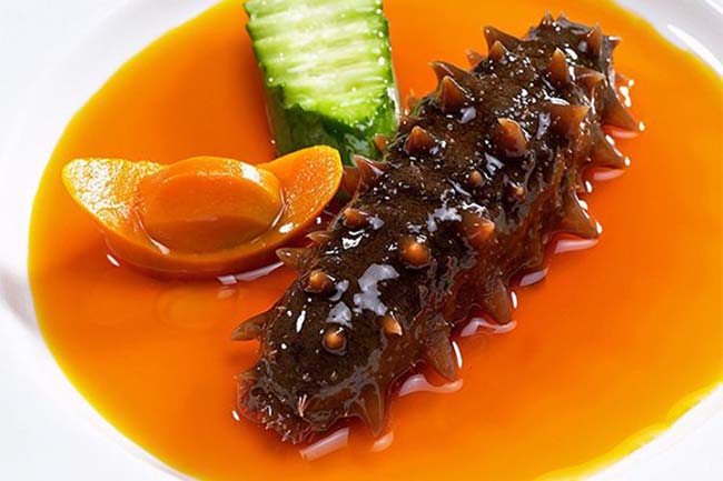 Hải sâm tươi giàu dinh dưỡng được chế biến thành món ăn hấp dẫn