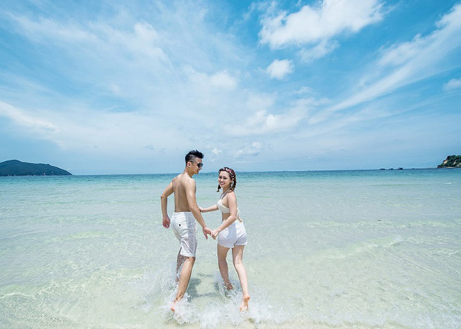 Những bãi tắm đẹp ở Hạ Long được du khách yêu thích phải kể đến như biển Bãi Cháy, biển Mình Châu, biển Quan Lạn,...