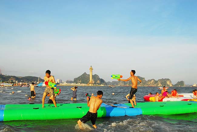 Các hoạt động vui chơi dưới nước hấp dẫn tại đảo Cô Tô