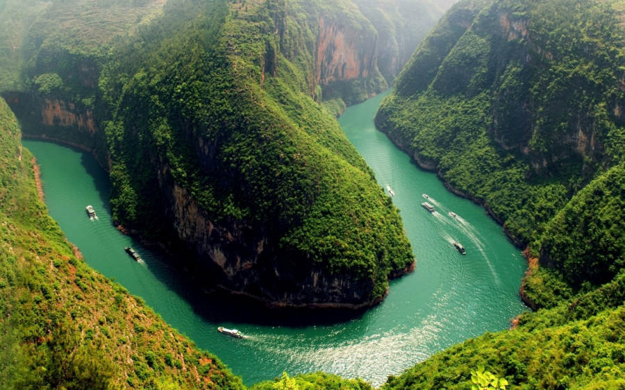 Chèo thuyền trên sông Nho Quế để cảm nhận cái độc đáo của thiên thời - địa lợi - nhân hòa.
