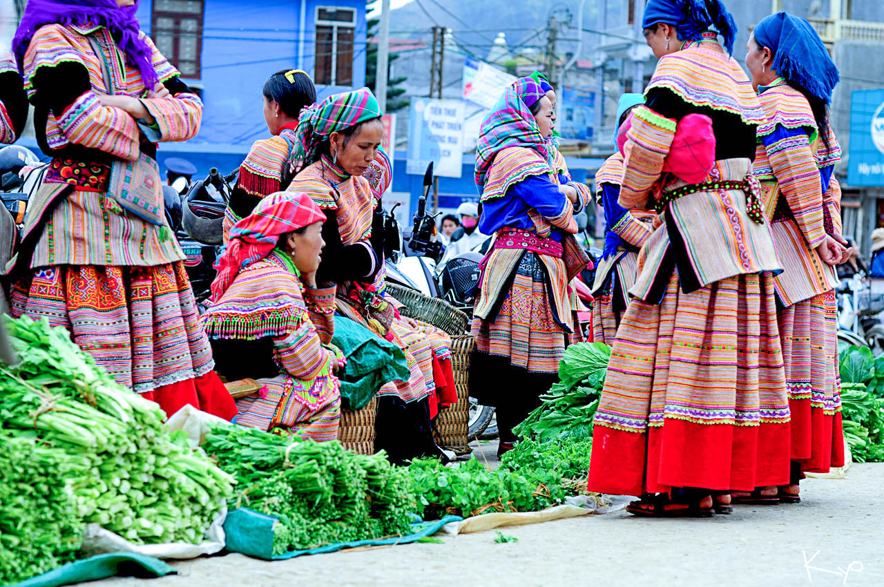 Chợ phiên Đồng Văn không chỉ đơn thuần là nơi họp chợ mà còn là nét đẹp văn hóa của đồng bào vùng cao.
